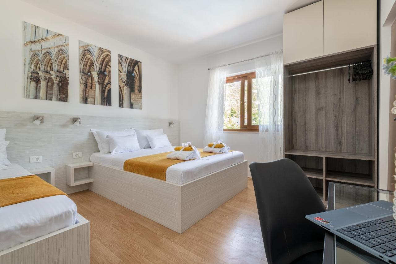 Villa Ivona With Swimming Pool And Jacuzzi Oslje エクステリア 写真