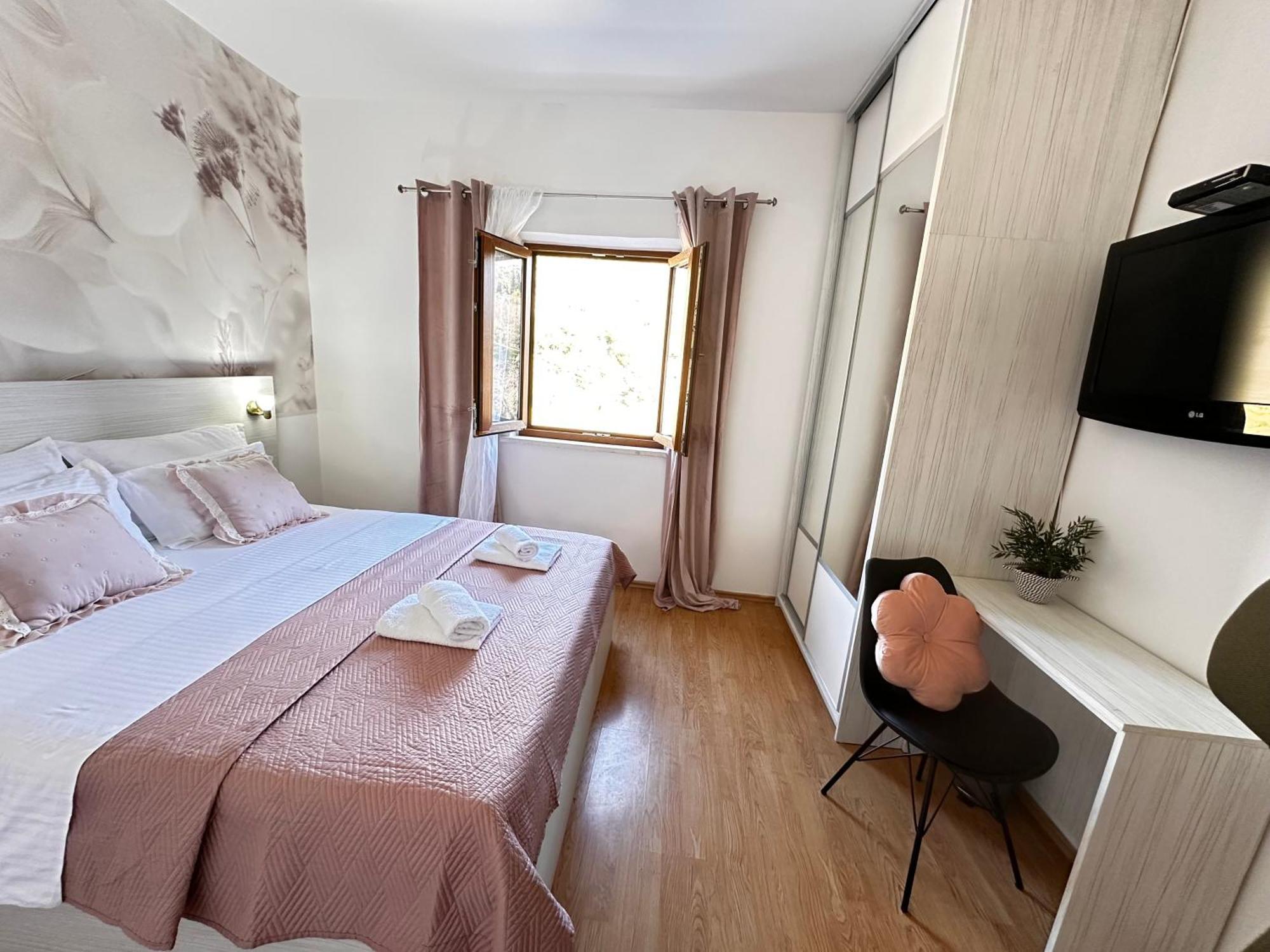 Villa Ivona With Swimming Pool And Jacuzzi Oslje エクステリア 写真