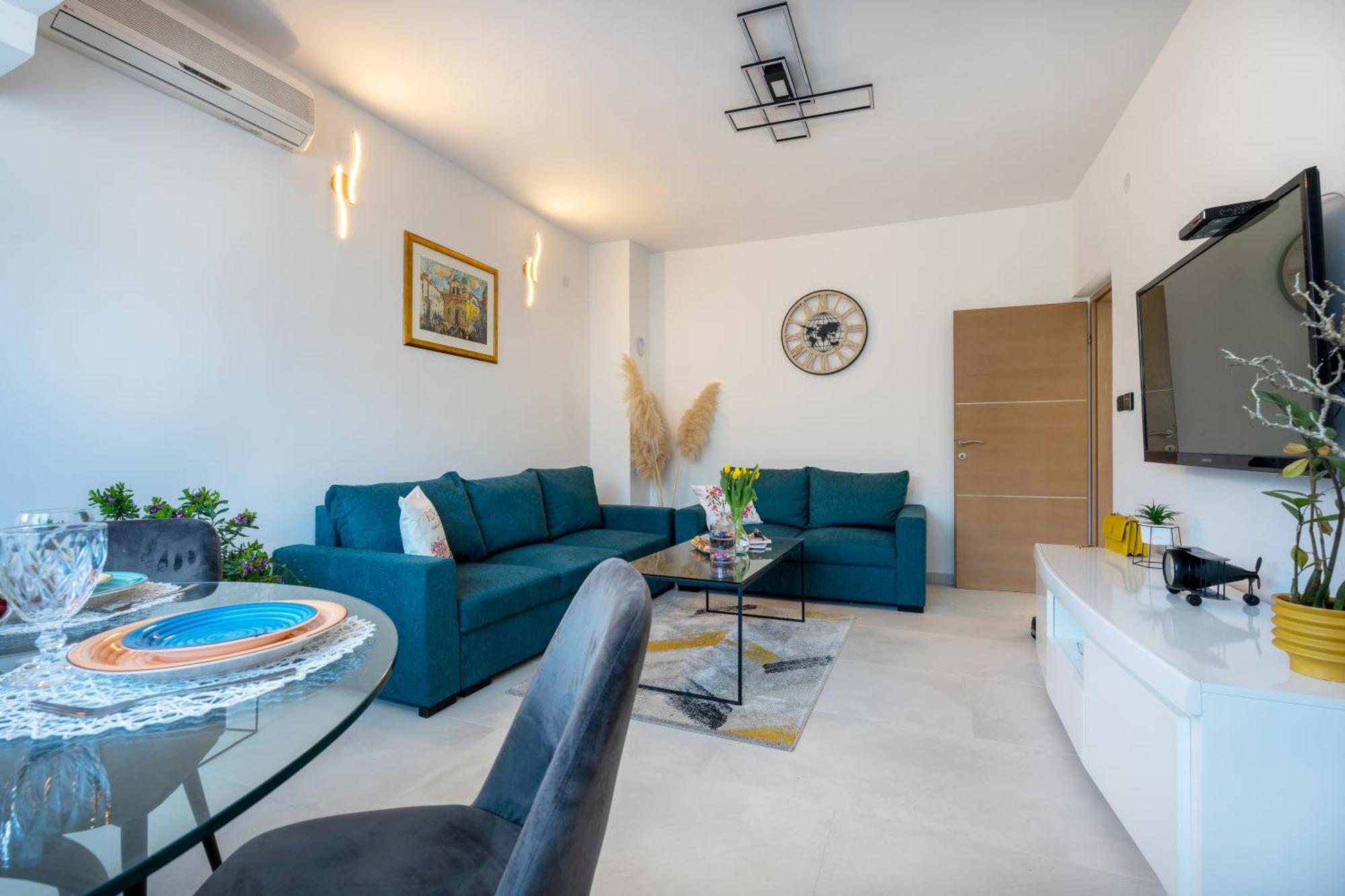 Villa Ivona With Swimming Pool And Jacuzzi Oslje エクステリア 写真