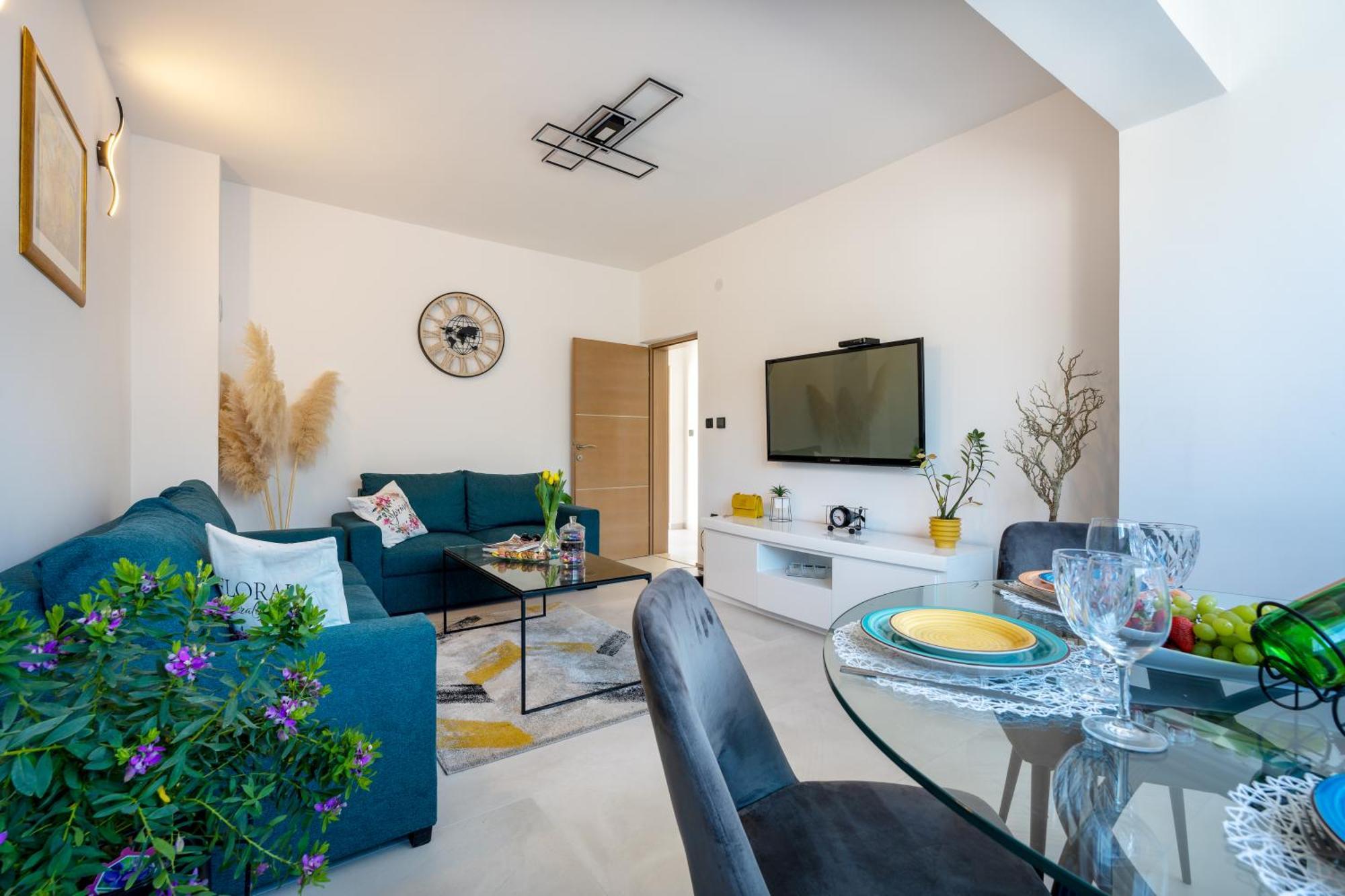 Villa Ivona With Swimming Pool And Jacuzzi Oslje エクステリア 写真