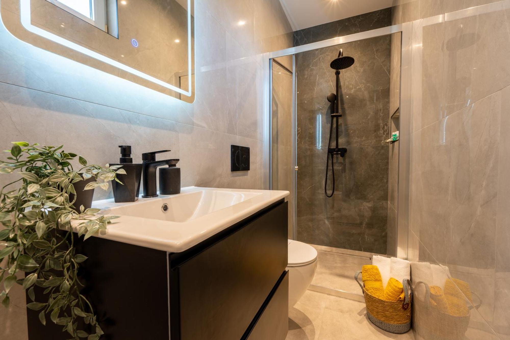 Villa Ivona With Swimming Pool And Jacuzzi Oslje エクステリア 写真