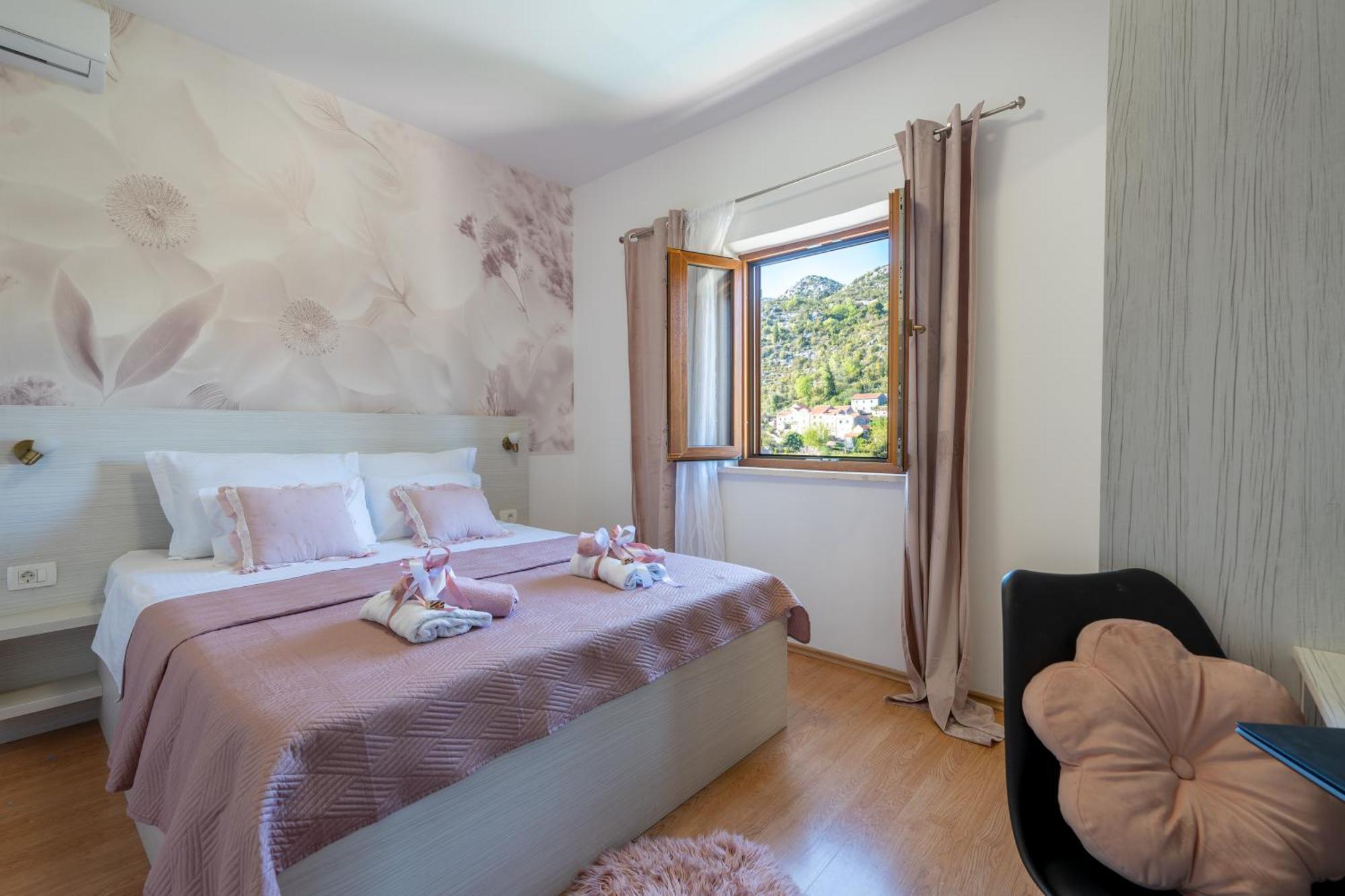 Villa Ivona With Swimming Pool And Jacuzzi Oslje エクステリア 写真