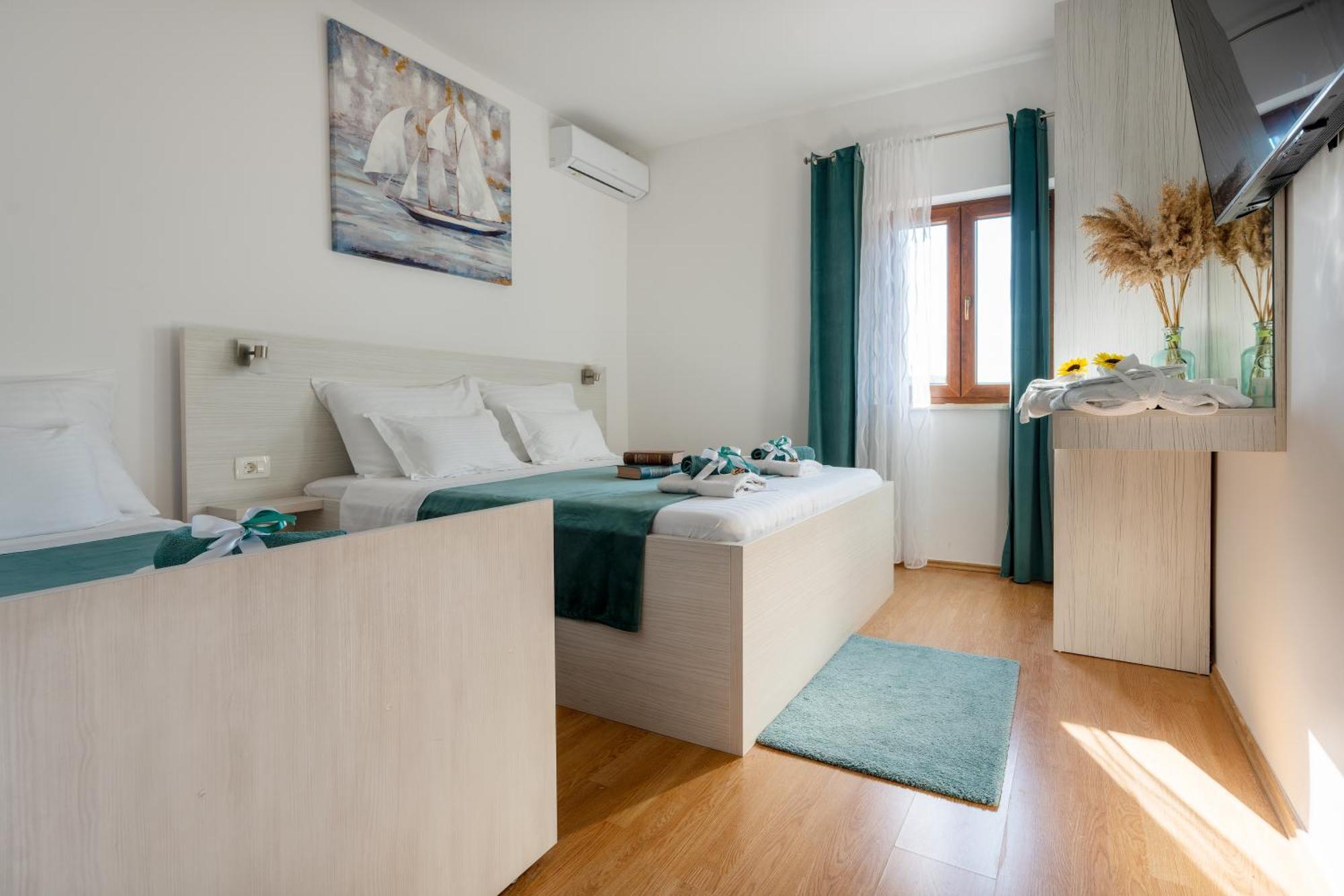 Villa Ivona With Swimming Pool And Jacuzzi Oslje エクステリア 写真