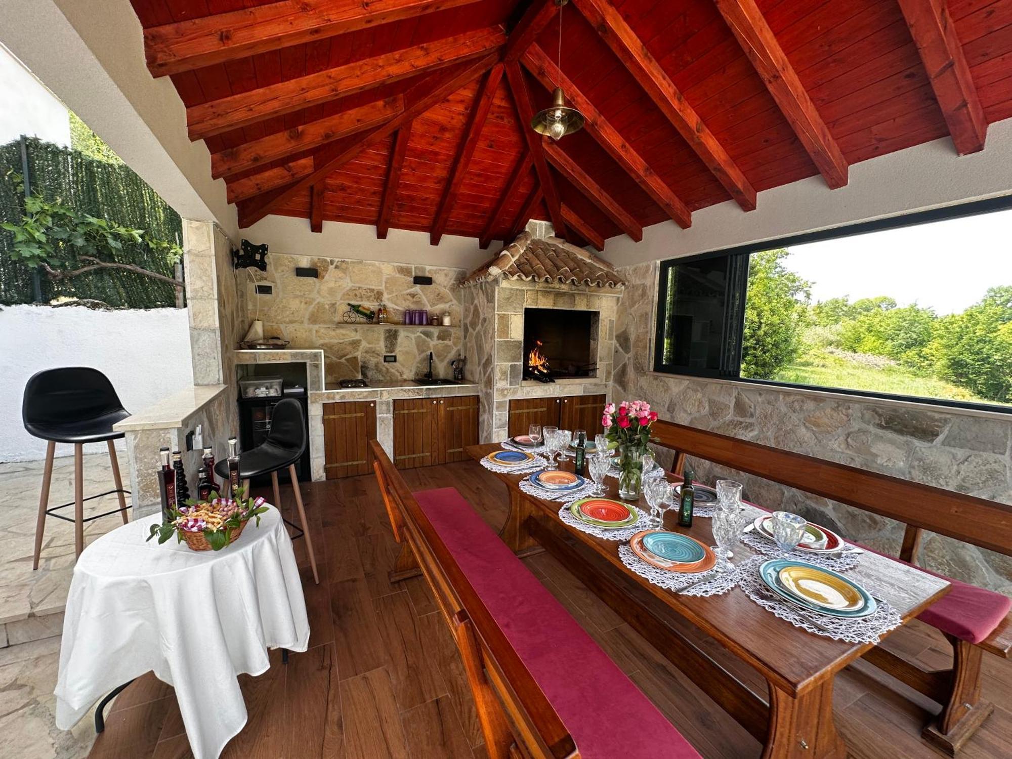 Villa Ivona With Swimming Pool And Jacuzzi Oslje エクステリア 写真