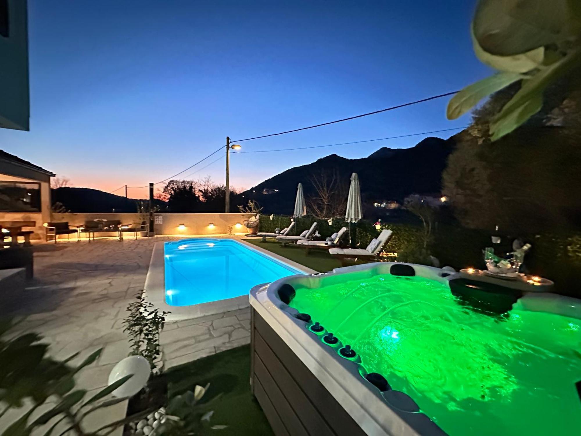 Villa Ivona With Swimming Pool And Jacuzzi Oslje エクステリア 写真