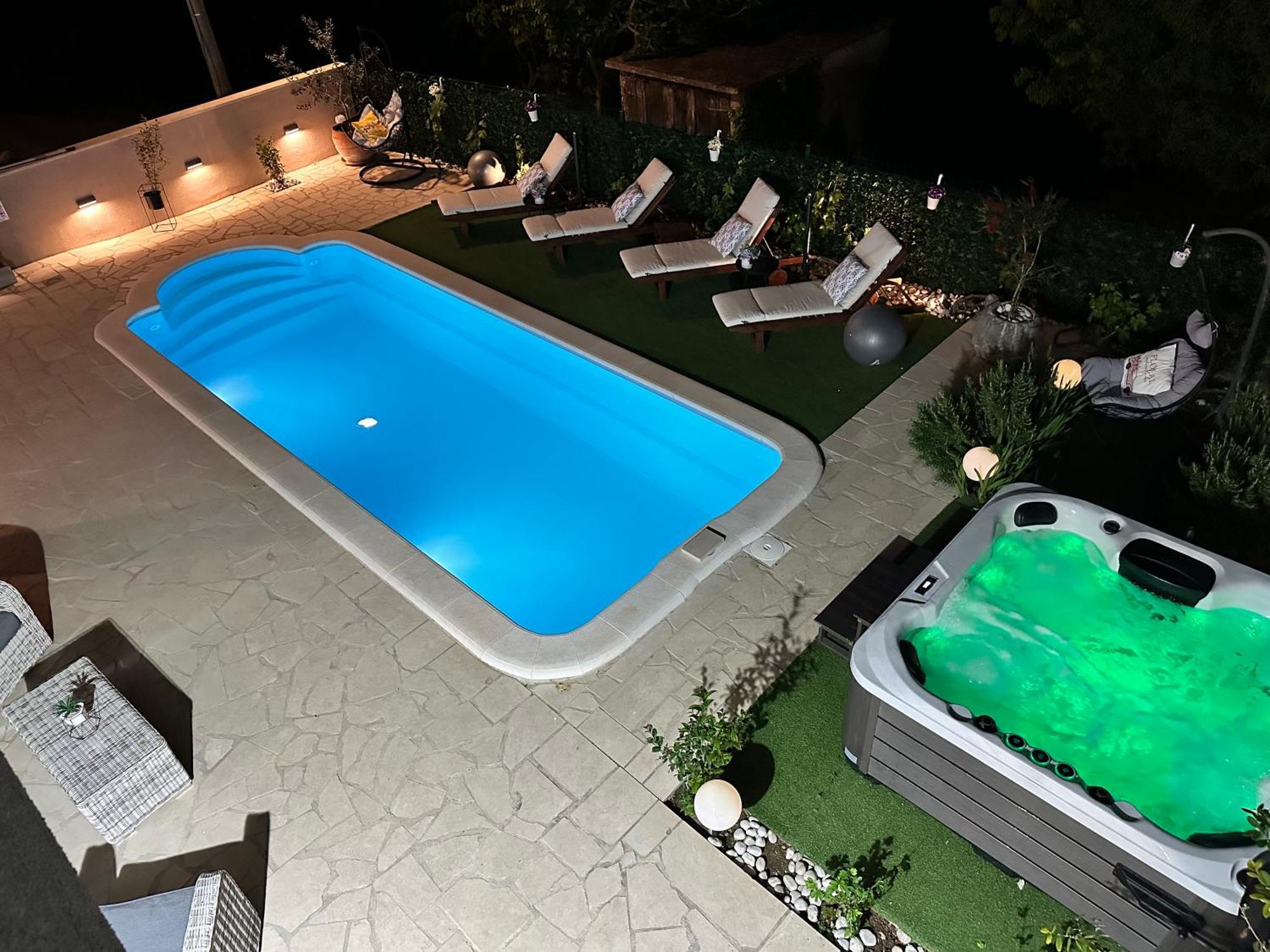 Villa Ivona With Swimming Pool And Jacuzzi Oslje エクステリア 写真