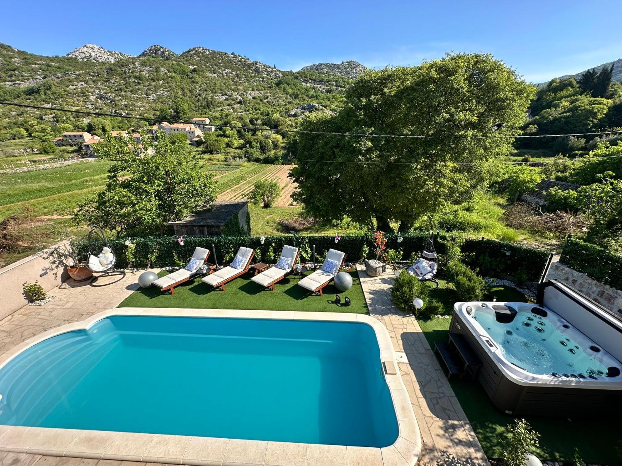 Villa Ivona With Swimming Pool And Jacuzzi Oslje エクステリア 写真