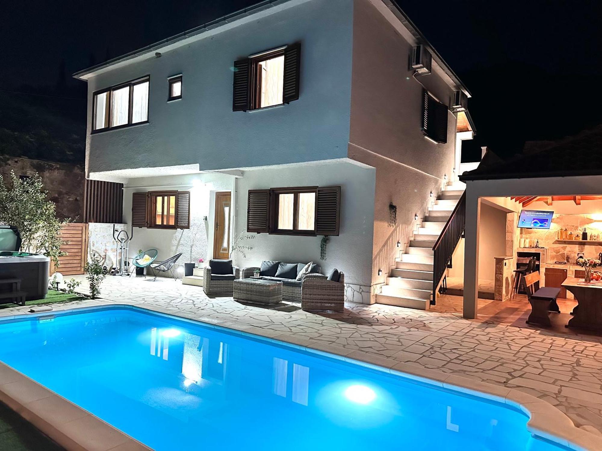 Villa Ivona With Swimming Pool And Jacuzzi Oslje エクステリア 写真